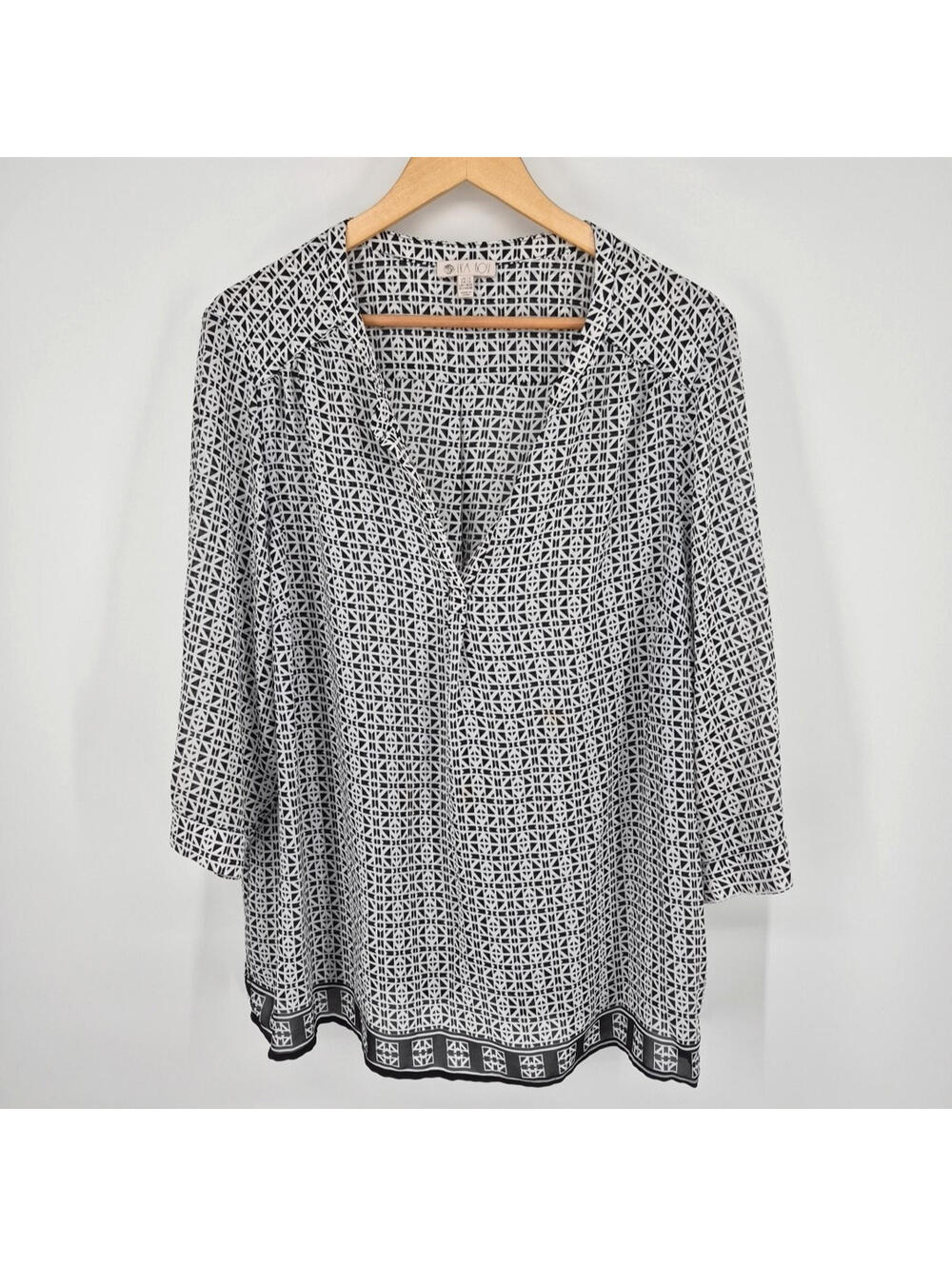 Lila Rose Women's 1X Blouse Geometric Black/ White 3/4 Sleeve V Neck Tunic Top